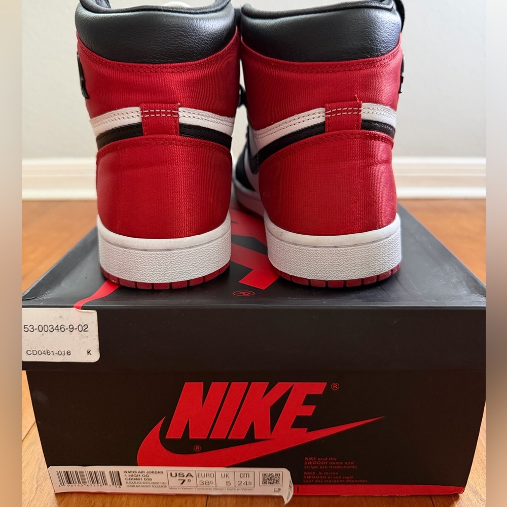 Women’s Air Jordan 1 Retro High ‘Satin Black Toe’ - Picture 9 of 12